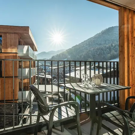 Alpenparks & Taxacher 5*