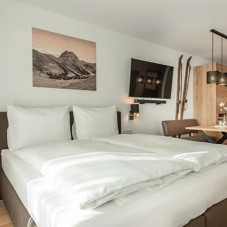 酒店 Alpenparks & Taxacher 5*