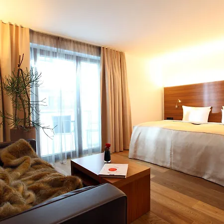 Alpenparks & Taxacher فندق 5*