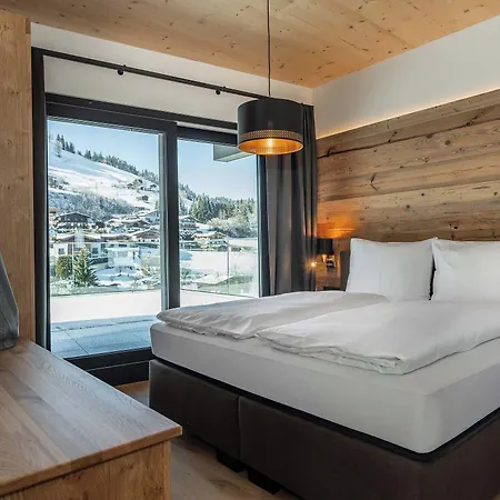 Hotel Alpenparks & Taxacher 5*