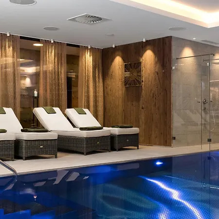 Hotel Alpenparks Hotel&apartment Taxacher 5*