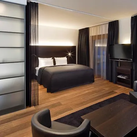 酒店 Alpenparks & Taxacher 5*