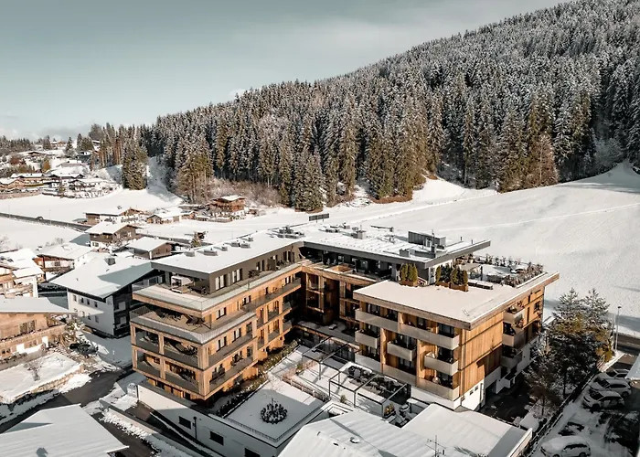 Hotel Alpenparks & Taxacher 5*