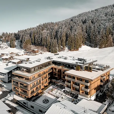 Szálloda Alpenparks & Taxacher 5*