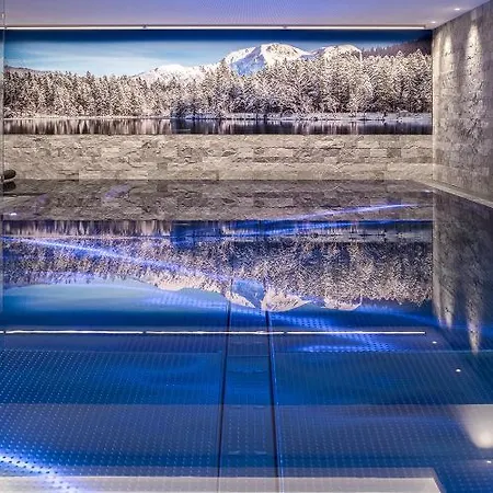 Hotel Alpenparks & Taxacher 5*